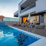 Marassi With Heated Pool, Hot Tub And Sauna * Crikvenica