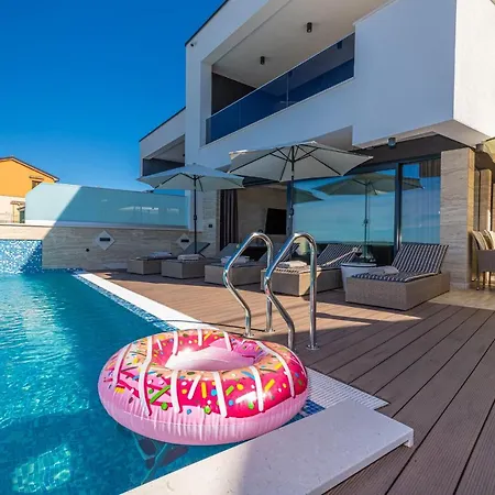 Marassi With Heated Pool, Hot Tub And Sauna Villa