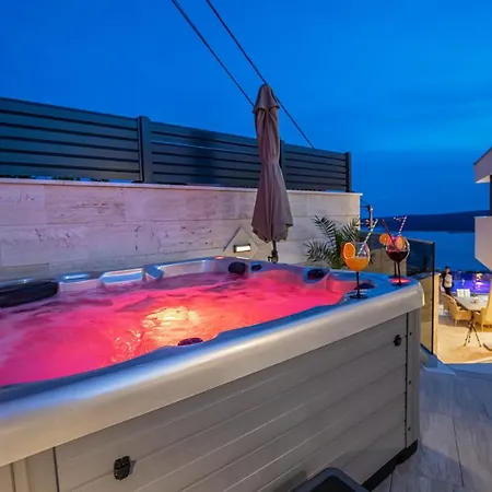 Villa Marassi With Heated Pool, Hot Tub And Sauna *