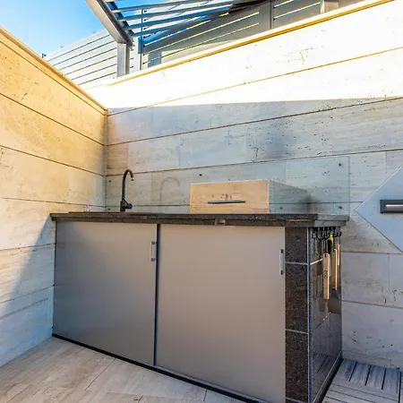 Villa Marassi With Heated Pool, Hot Tub And Sauna Crikvenica