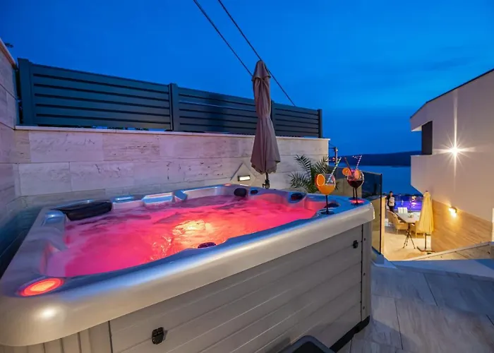 Villa Marassi With Heated Pool, Hot Tub And Sauna *