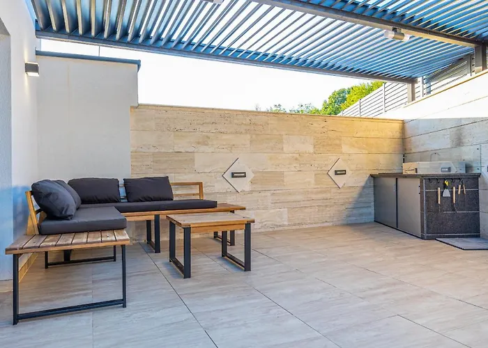 Marassi With Heated Pool, Hot Tub And Sauna Crikvenica