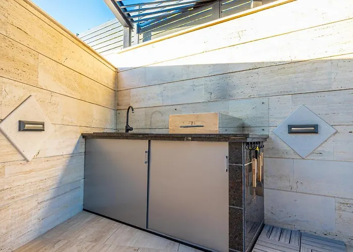 Villa Marassi With Heated Pool, Hot Tub And Sauna Crikvenica