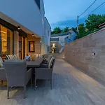 Villa Marassi With Heated Pool, Hot Tub And Sauna *