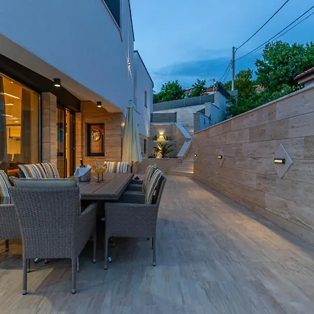 Villa Marassi With Heated Pool, Hot Tub And Sauna *