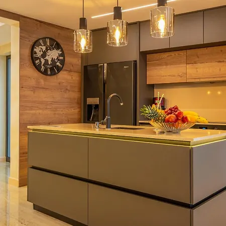 Villa Marassi With Heated Pool, Hot Tub And Sauna