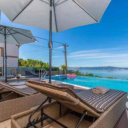 Vilă Marassi With Heated Pool, Hot Tub And Sauna