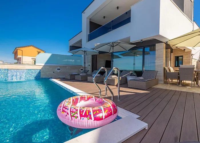Marassi With Heated Pool, Hot Tub And Sauna Villa