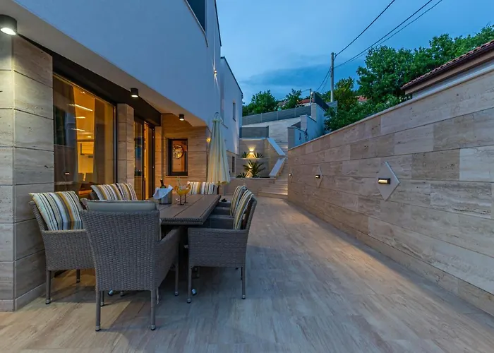 Vilă Marassi With Heated Pool, Hot Tub And Sauna *